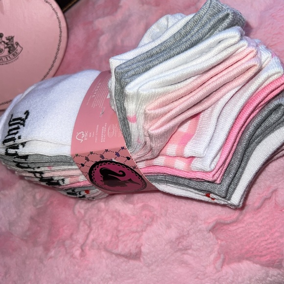 NWT🍓10 pairs Juicy Couture White and Pink strawberry No Show Socks - Picture 5 of 7